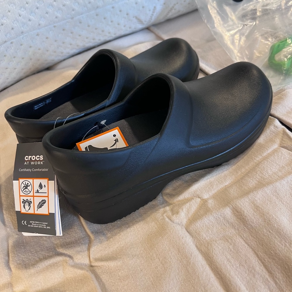 Women’s Black CROCS Neria Pro II Work Clog BNWT